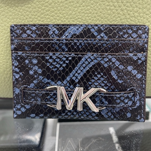 MICHAEL KORS
Reed Large Snakeskin Python Pattern Card Holder Case
Denim 
NWT - Picture 8 of 16